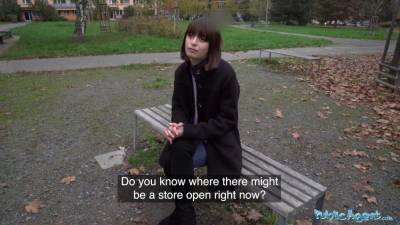 Italian brunette gets her pussy covered in spunk in the spoons position - sexu.com - Italy