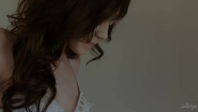 Sexy Looks from Brooks - porntry.com