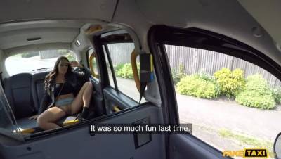 John Bishop - Busty babe plays the rusty trombone - veryfreeporn.com - Britain