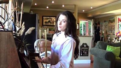 Britney Blue Piano Naked - nvdvid.com