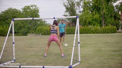 Elle Perd Au Foot Et Se Fait Enculer - upornia.com