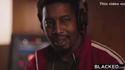 Producer Plows Perfect-ass Pop Diva Aila - upornia.com