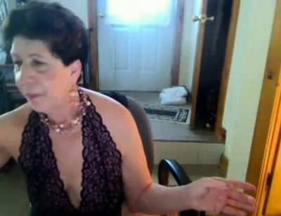 Old butt slut enjoys singing on cam - negrofloripa - icpvid.com