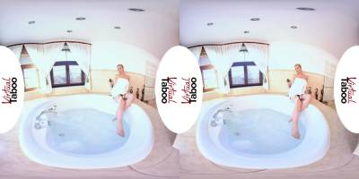 Bathtime With MILF Natalie - nvdvid.com