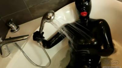 Sexy Black Rubberdoll In Bath - upornia.com