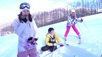 ナンパしたスノボ美女がパイパンマ〇コを狂ったように濡らしちまうぜ126WWWWWW - txxx.com - Japan