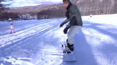 ナンパしたスノボ美女がパイパンマ〇コを狂ったように濡らしちまうぜ126WWWWWW - txxx.com - Japan