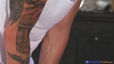 Teen has her innocent pussy fucked - porntry.com