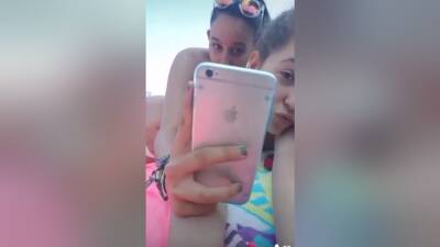 Cute Girls In Bikini - hclips.com