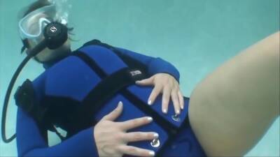 Scuba Lesbian Peril - upornia.com