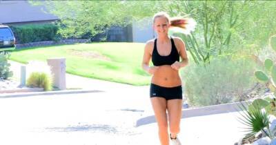 Kinky girlfriend Melissa in heels fingers her tight - nvdvid.com