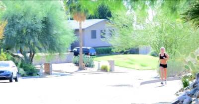 Kinky girlfriend Melissa in heels fingers her tight - nvdvid.com