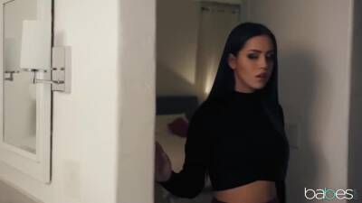 Cloth Sniffing Randy Babysitter Alina Seduces Boss - upornia.com - Usa