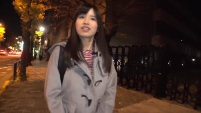 清純派美少女！19歳の美乳を晒してプロ男優の巨チンで悶絶イキ - upornia.com - Japan