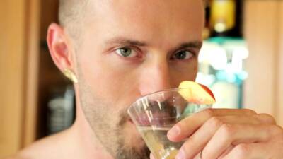 Tattooed sturdy amateur jerks in solo - nvdvid.com