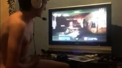 Wanking + Call of Duty - nvdvid.com