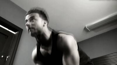 Shaved hunk masturbates in solo action - nvdvid.com