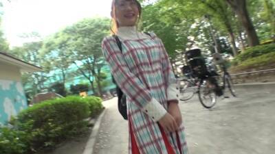 二十歳の専門学生。色白美巨乳ボディ！メガネ美少女と本気でハメ撮り - upornia.com - Japan