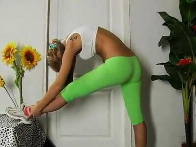 Beautiful gymnast girl teased boyfriend - nvdvid.com - Russia