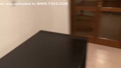 Vicini Bussano Alla Porta Per Urla.bella Bionda Scopata Sul Tavolo Durante Pausa Pulizie.dialogo Ita - upornia.com