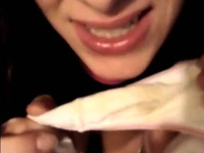 Eating her Own Discharge - nvdvid.com