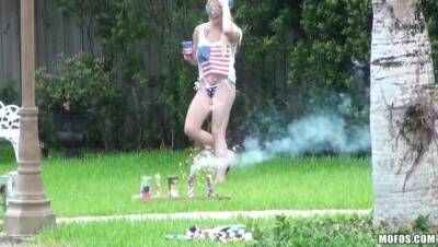 Two Girls Having Outdoor Sex - porntry.com