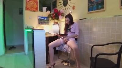 No Money But Yes For Honney #delivery Boy Fuck Me And Cum On My Pizza Like A Bonus #funny Office Sex - upornia.com