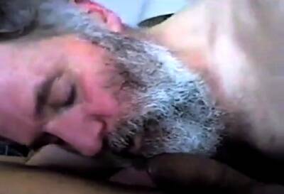 Bearded Daddy Suck and Swallow - icpvid.com