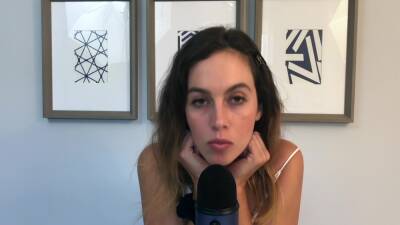 Miss Bell Asmr - Kisses And Mouth Sounds - 24 May 2021 - hclips.com