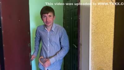 Neighbor Squirts Powerfully During A Quick Blowjob While Her Husband Leaves For The Car - upornia.com