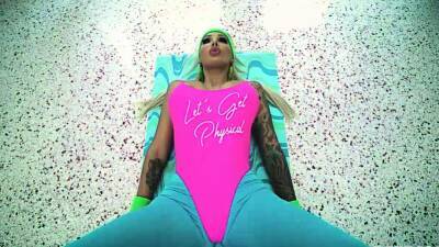 Blondie Bombshell shows off her proprietary at home workout - nvdvid.com