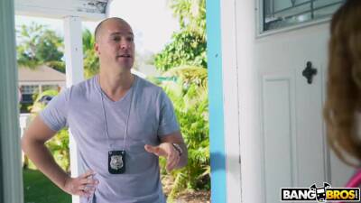 Lola Chanel - Fucks A Detective - hclips.com