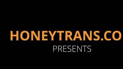 Curvy Latina Cougar Gets Christmas Sex From Trans - drtvid.com