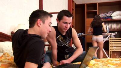 BF with friend have nicely assfucks his pretty GF - nvdvid.com - Russia