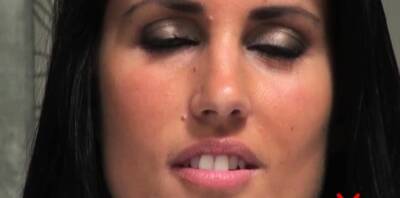 Sassy diva finds a large shaft - nvdvid.com