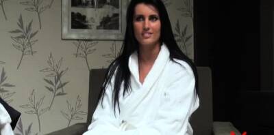 Sassy diva finds a large shaft - nvdvid.com