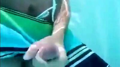 Jerk off under water - nvdvid.com