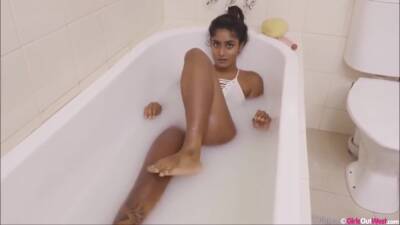 Indian Girl Reha Hotty In Bathroom - upornia.com - India