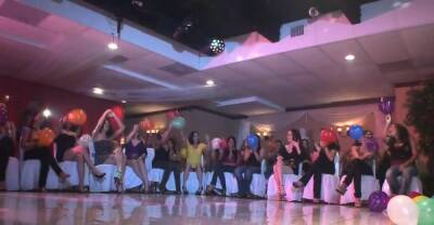 Hawt stripper is offering his lusty weenie for lickings - nvdvid.com