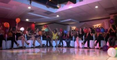 Hawt stripper is offering his lusty weenie for lickings - nvdvid.com