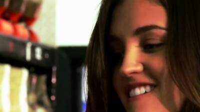 Babe win a nude roller skate competition - nvdvid.com