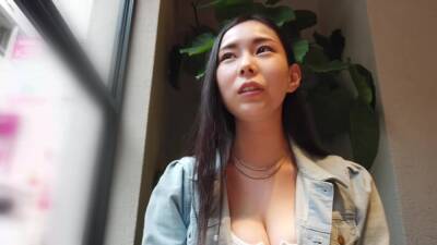 出会ったばかりの素人お姉さんにパンツ一枚の勃起男に強引に即ハメ - upornia.com - Japan