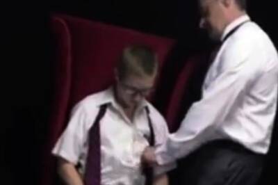 Daddy hilft Sohn - nvdvid.com