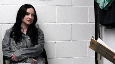 Stepmom lets the officer condemning the sexual punishment - nvdvid.com