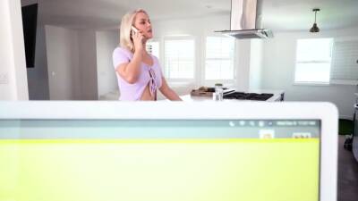 Stepmom caught parading her juicy ass - nvdvid.com