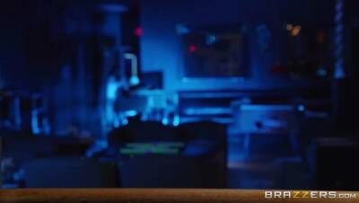 Scott Nails - Osa Lovely - The Pitstop - veryfreeporn.com