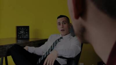 Tattoo stud seduced into bareback sex - nvdvid.com