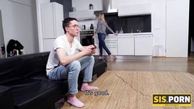 Geek boy seduced by blonde stepsister during gaming - sexu.com