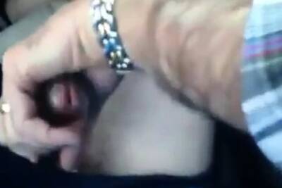 Str8 married helping hand in the car - nvdvid.com