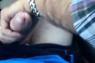 Str8 married helping hand in the car - nvdvid.com